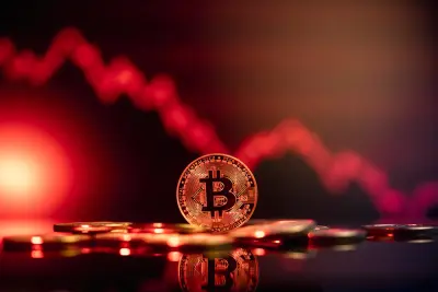Bitcoin Risks Dropping Below $114k as ETF Outflow Continues