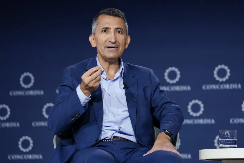 Coinbase Executive Warns Senate Stablecoin Changes Could Hand China Competitive Edge