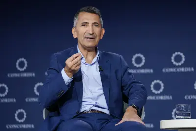 Coinbase Executive Warns Senate Stablecoin Changes Could Hand China Competitive Edge