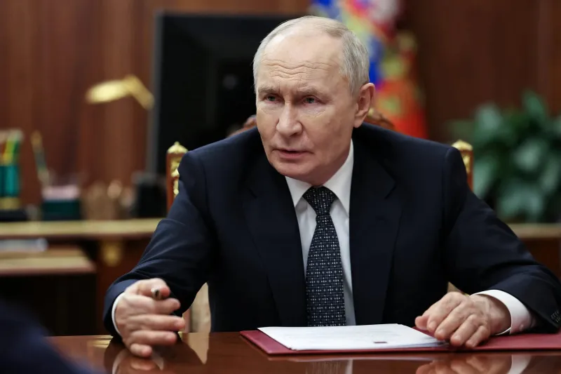 Putin Signs Law Capping Retail Crypto Buys at $3,700 a Year