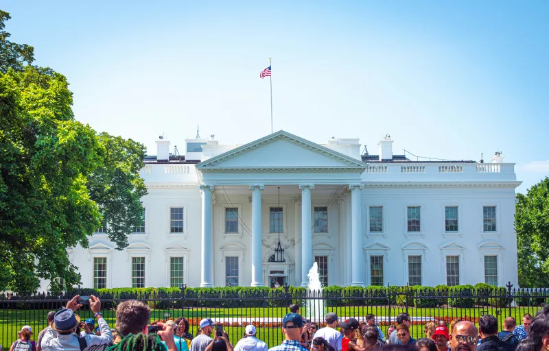 Trump Rallies Crypto CEOs to Push Senate on CLARITY Act Vote