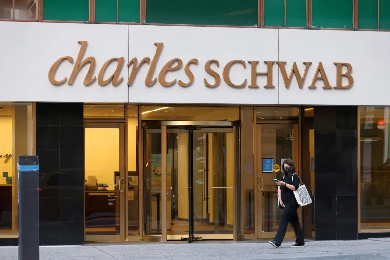 Charles Schwab Adds Solana, Avalanche and Chainlink to Its Crypto Platform